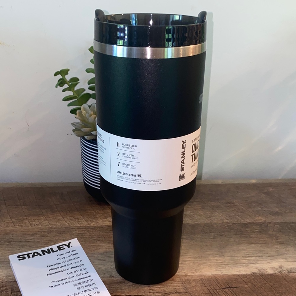 Stanley Black Quencher H2.0 FlowState Tumbler 40oz NWB - Picture 9 of 13
